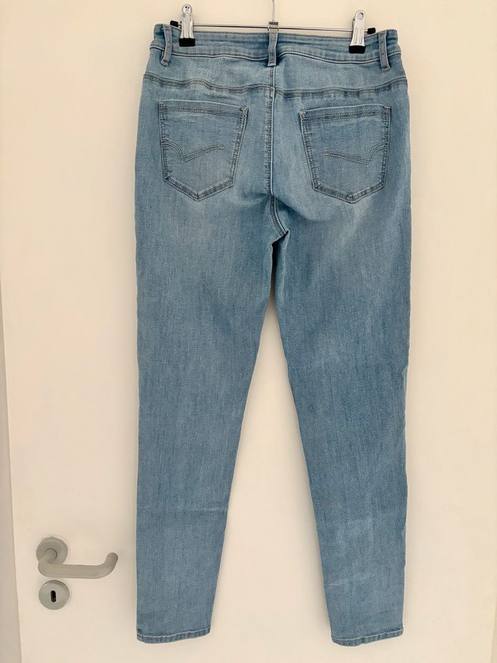 Jeans Skinny Manguun Größe M / 38 hellblau in Essen