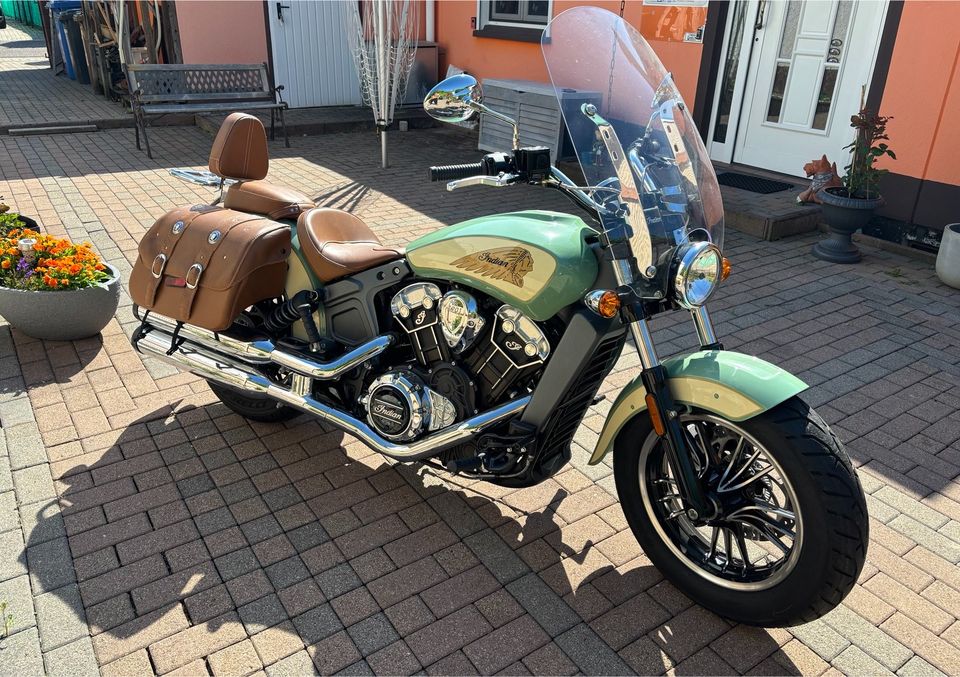 Indian Scout seltenes Modell mit viel Zubehör in Worms