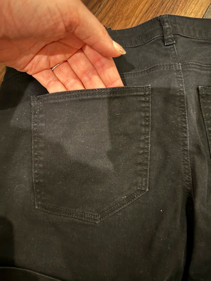 schwarze Shorts von H&M in Größe 42 in Ostercappeln