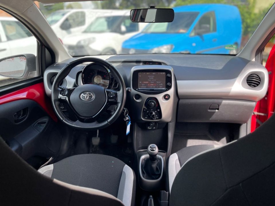 Toyota Aygo AYGO x-play touch in Düren