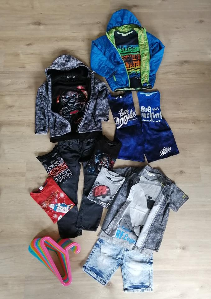 16 tlg. Kleiderpaket Jungen Gr. 134/140 + 16 Ikea Kleiderbügel in Arnstein