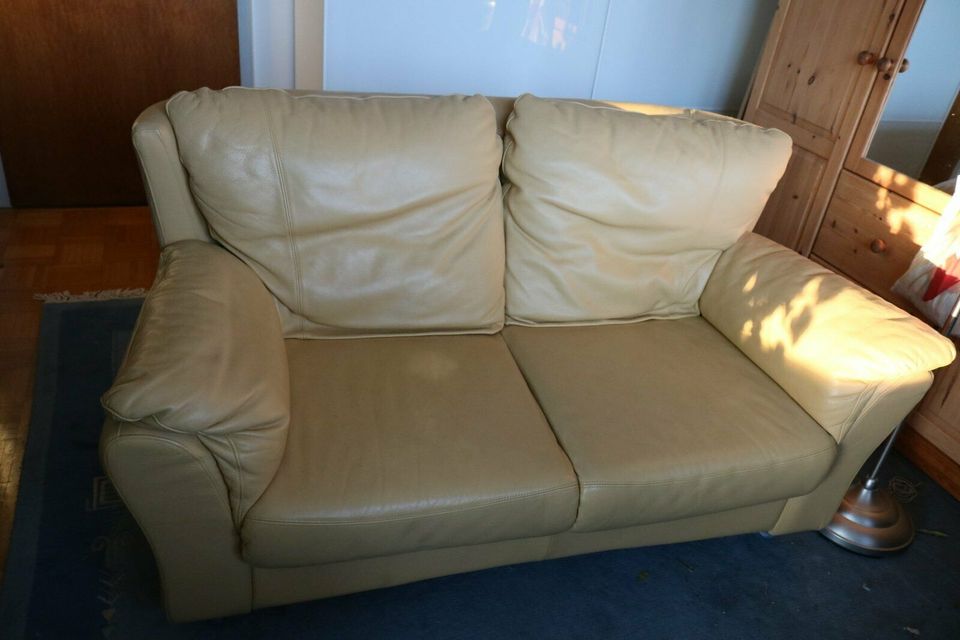 2-Sitzer Couch echt Leder Long Life Sofa maisgelb hochwertig in Uffing