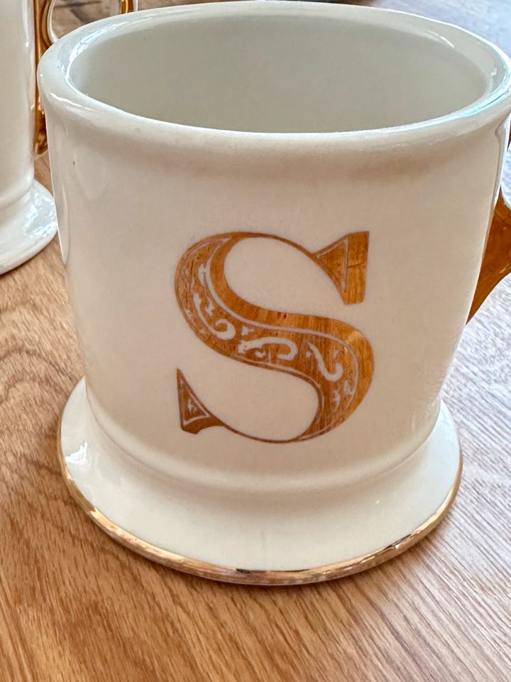 Tasse Anthropologie Buchstabe A V S Monogramm Initial Gold in Hamburg