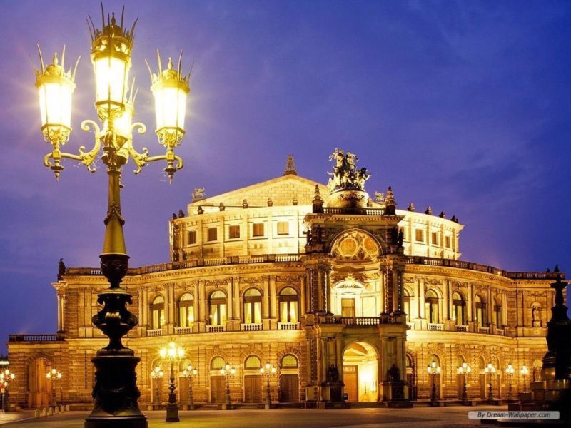 Servicemitarbeiter (m/w/d) für die Semperoper gesucht (Teilzeit)! in Dresden