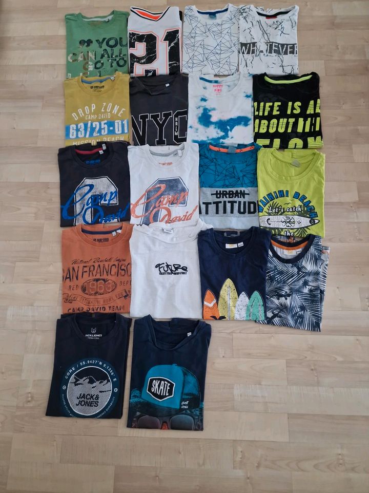 Kleiderpaket T- Shirts Gr. 134/140 in Weissach im Tal