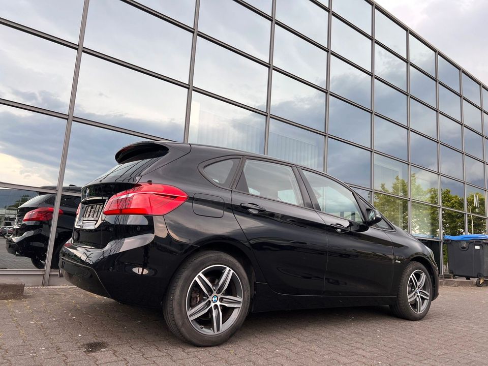 BMW Active Tourer 216 d Sport Line M-Paket Navi in Mönchengladbach