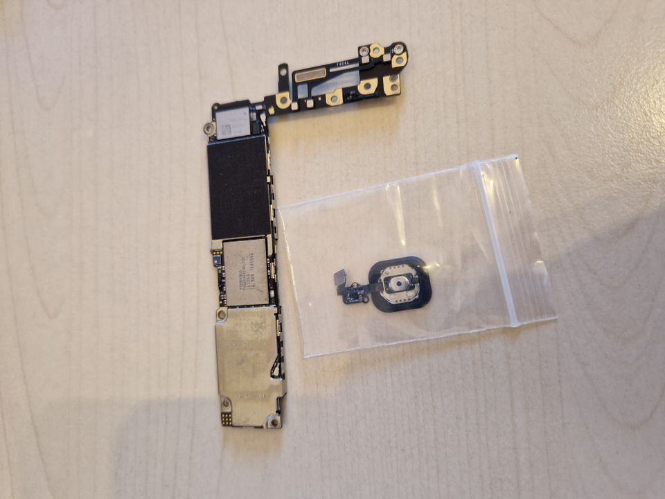 2 Original Apple iPhone 6 64GB Platine Motherboard  + Home Button in Stuttgart