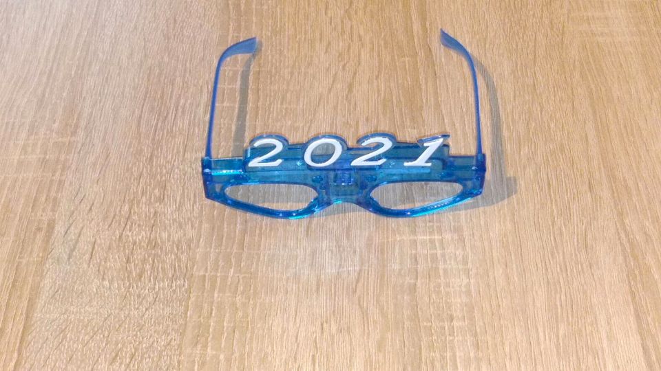 6 Stück LED 2021 Party Brillen Silvester Abi Party Geburtstag in Nassenfels
