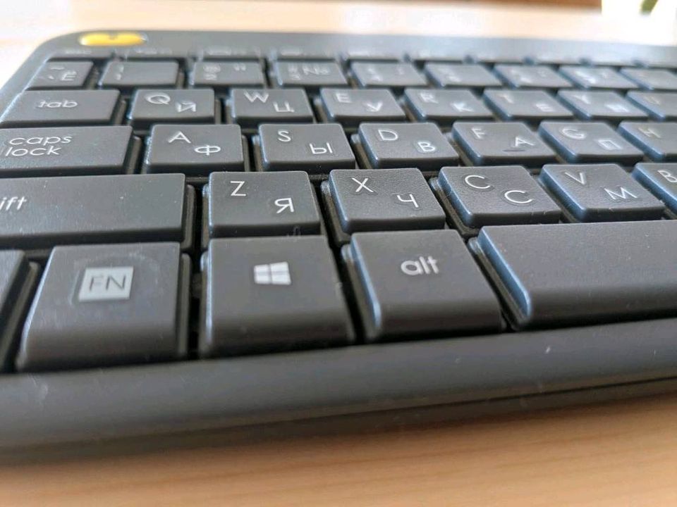 Logitech Tastatur RU/EN  Touch Keyboard K400 Plus Kabellos in Weinsberg