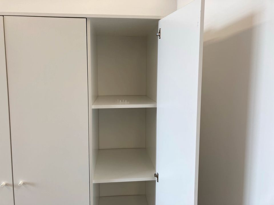 #A Ikea Kleiderschrank Kleppstad weiß 3 türig Türen 117 x 176 cm in Burgstädt