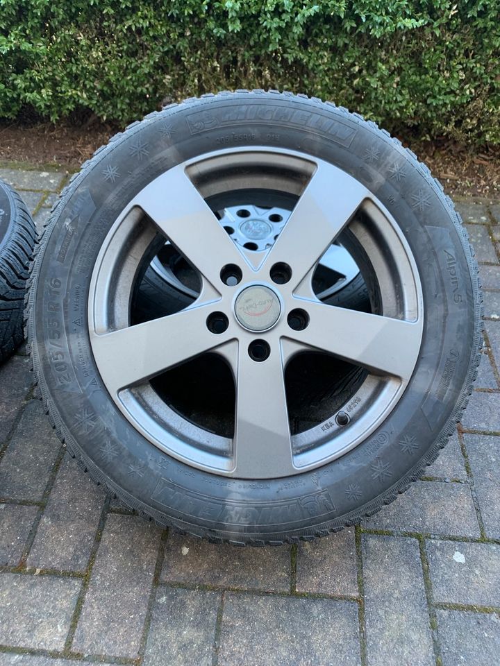 Winterreifen Michelin Alpin 205/55 R16 in Hasloch