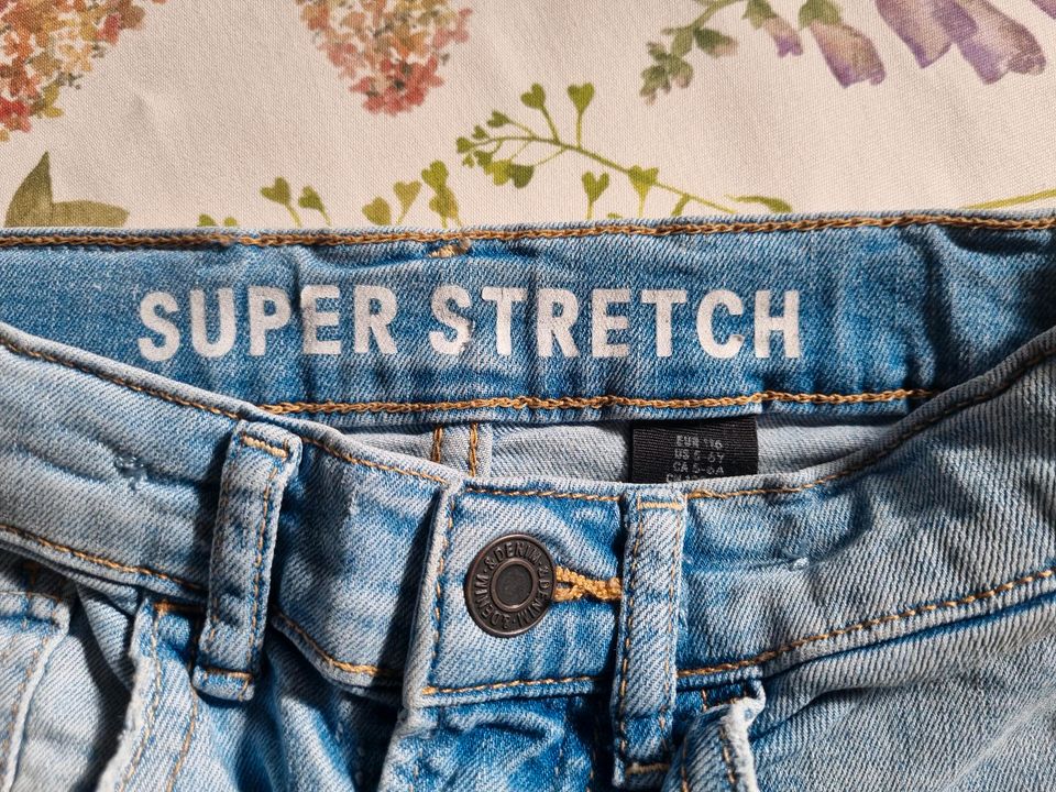 Jeans Shorts H&M Größe 116 rockig in Westerstede