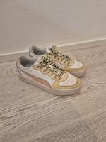 Puma Sneaker Sportschuhe Leder Damen weiß 38,5 Bayern - Starnberg Vorschau