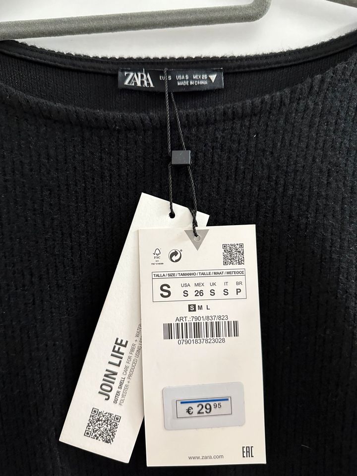 Sweatshirt Soft mit Schmucksteinen von Zara in Wolfsburg