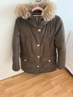Grüner Woolrich Parka Gr. S mit abnehmbarem Fell an der Kapuze Kr. München - Feldkirchen Vorschau
