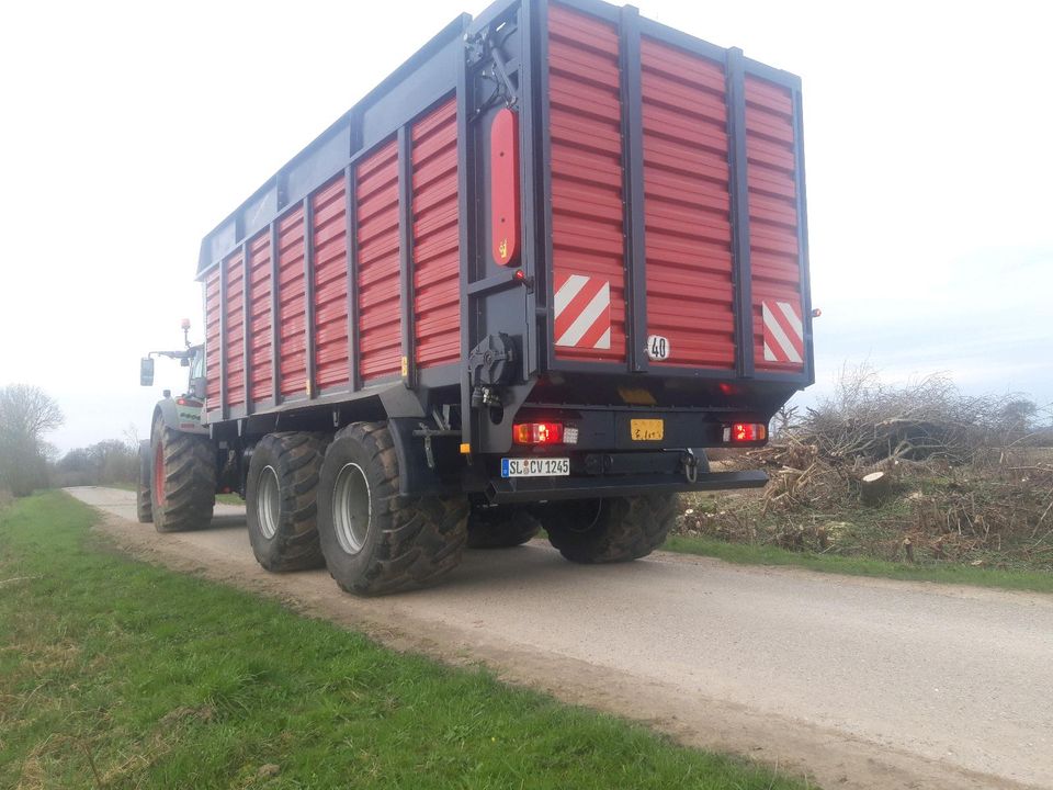 Häckselwagen Kverneland/Taarup 120-45m3 in Brodersby bei Schleswig