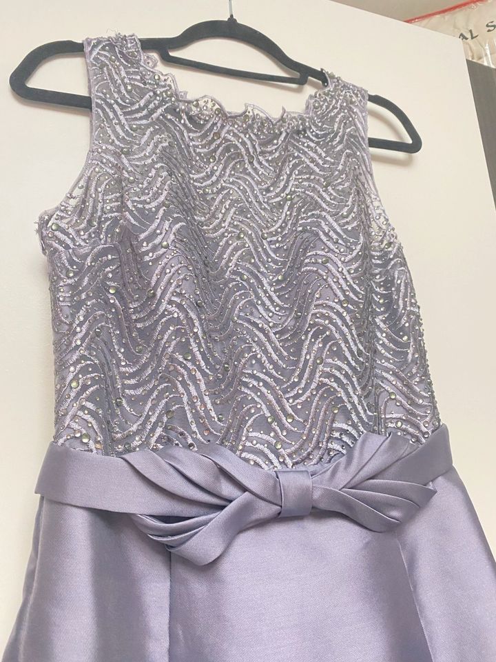 Abendkleid, langes Kleid Violett Farbe in St. Wendel