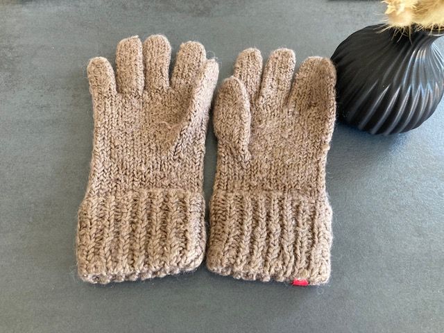 Set: edc Esprit Handschuhe braun und Strickmütze beige in Hammelburg