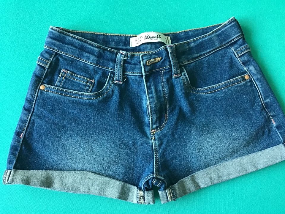 Kurze Hose Jeans Shorts gr.140 in Karlsdorf-Neuthard