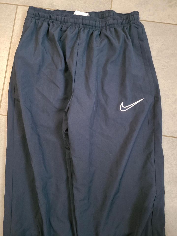 Nike Academy Dri Fit Jogging Hose in Gr L 147 - 158 in Müllheim