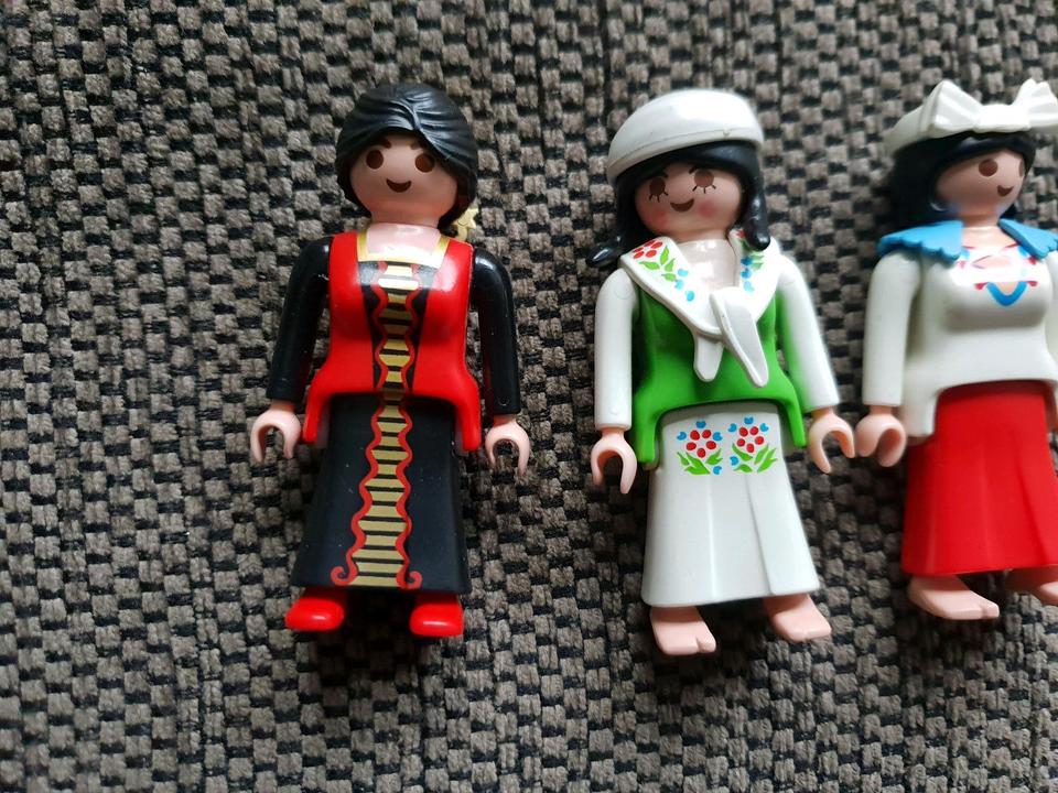 Playmobil 3 Figuren / Frauen Magd Blumenmädchen etc in Neuwied