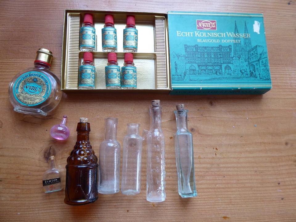 alte Sammelflaschen Kölnich Wasser mit Skala für Kaufladen in Herbsleben