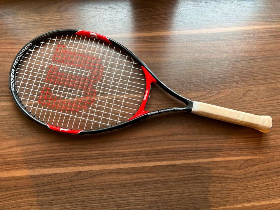 WILSON Kinder-Tennisschläger "Roger Federer" 26 4/0 in Hessen - Elz | eBay  Kleinanzeigen ist jetzt Kleinanzeigen