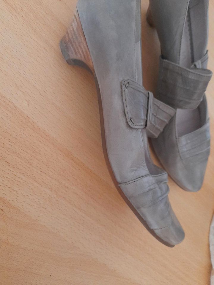 Damen-Schuhe gr. 37, Tamaris, Leder, grau. in Altenburg
