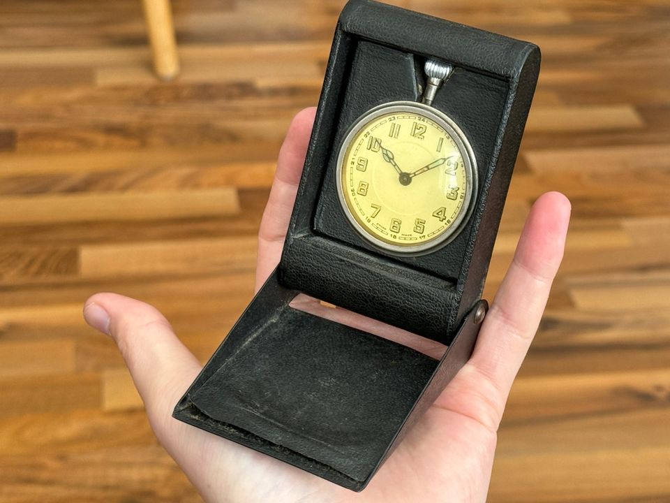 Reiseuhr Tischuhr Uhr Swiss Made antik ähnl. wie LeCoultre in Hamburg