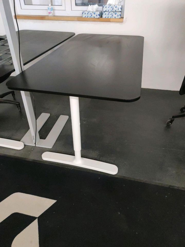 Schreibtisch schwarz weiß in Oberkrämer