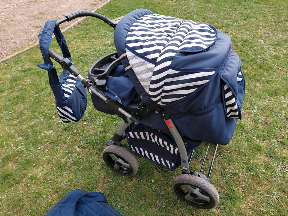 Kinderwagen mit viel Zubehör in Stollberg