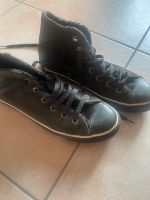 Chucks schwarz mit schwarzer Sohle gefüttert Größe 38 Converse Hessen - Kirtorf Vorschau