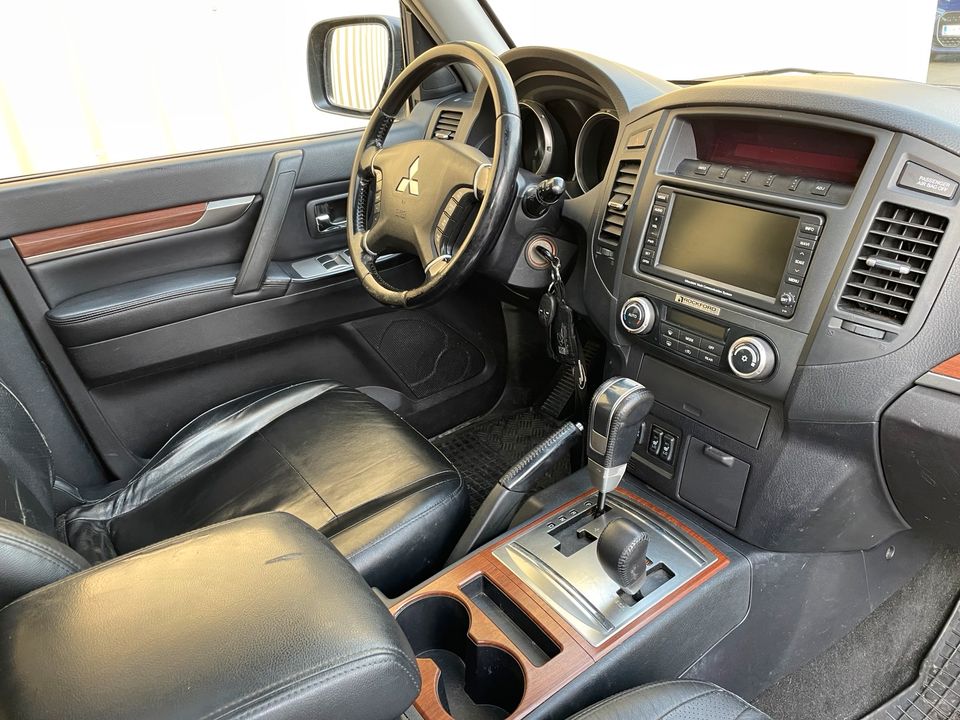 Mitsubishi Pajero Wagon 3,2DI-D 7:Sitzer Automatik in Lindau
