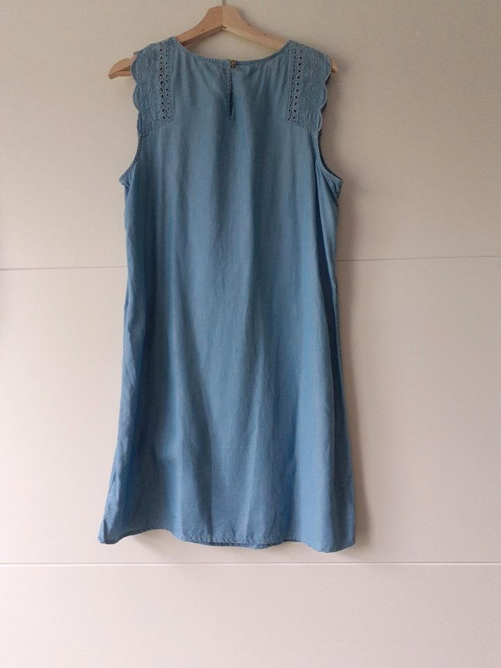 Neues Kleid von Esprit in Größe 40 in Hepstedt