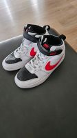 NIKE Sneakers high / Sportschuhe Gr. 31.5 Baden-Württemberg - Wehingen Vorschau