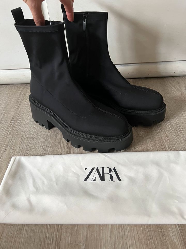 Zara Stiefel Stiefeletten Boots Schwarz aus Stoff gr.40 Neu! in Hamburg