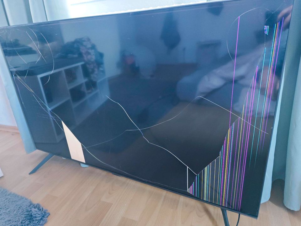 Samsung Smart TV Fernseher 50 Zoll defekt. 1 Jahr alt Crystal UHD in Villingen-Schwenningen