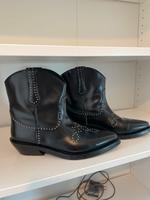 Cowboystiefel schwarz mit Silber Nieten Größe 40 Bayern - Altdorf Vorschau