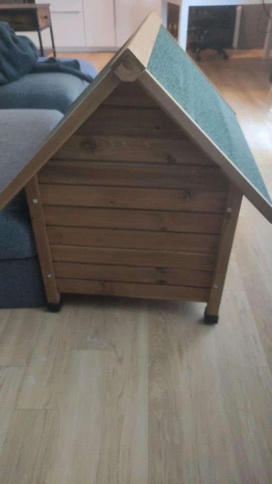 Holz-Hundehütte für mittelgroße Hunde 85x74x80 in Friedrichshafen