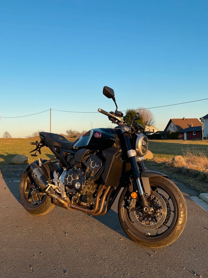 Honda CB1000R SC80 - Akrapovic - 1. Hand - 2390km - Bj. 2019 in Weitefeld