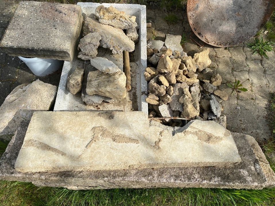Steine, Randsteine, Bauschutt zu verschenken in Donaueschingen