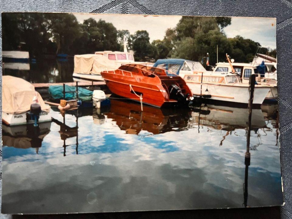 Motorboot aus Mahagoni in Rathenow