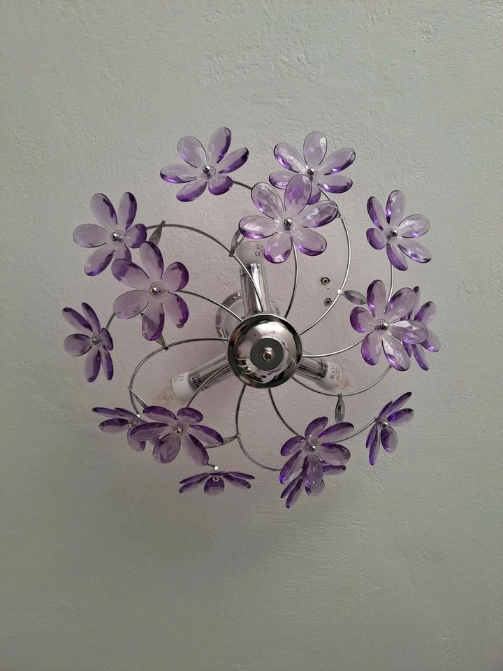 Lampe mit Blumen in Emden