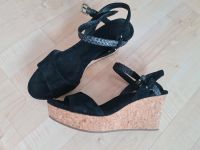 UGG Sandaletten schwarz Wildleder Gr 39 Duisburg - Duisburg-Mitte Vorschau