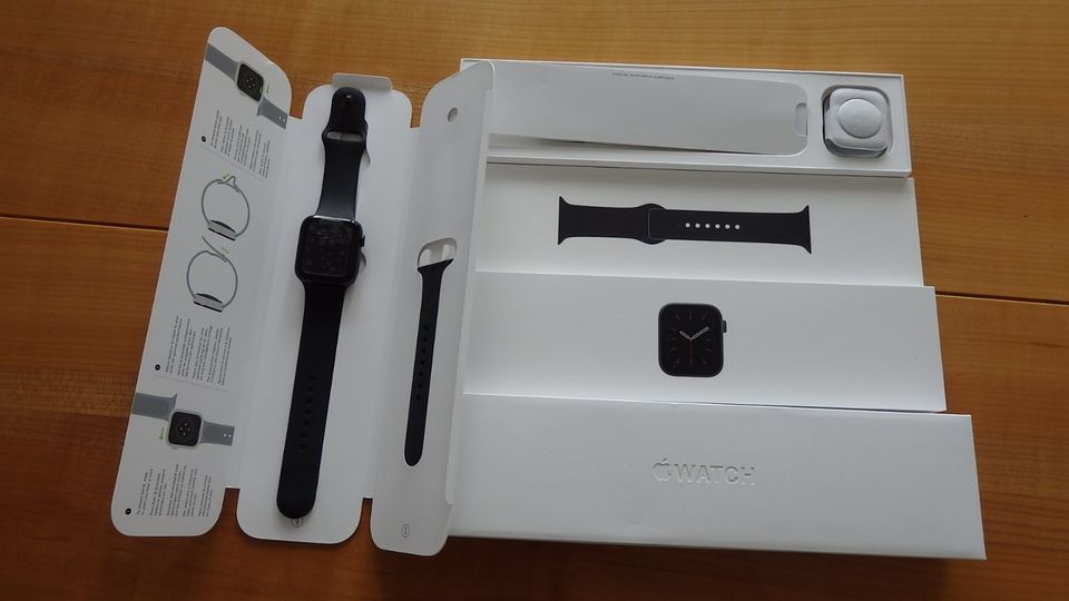 Apple Watch Serie 6 44 mm in Pattensen