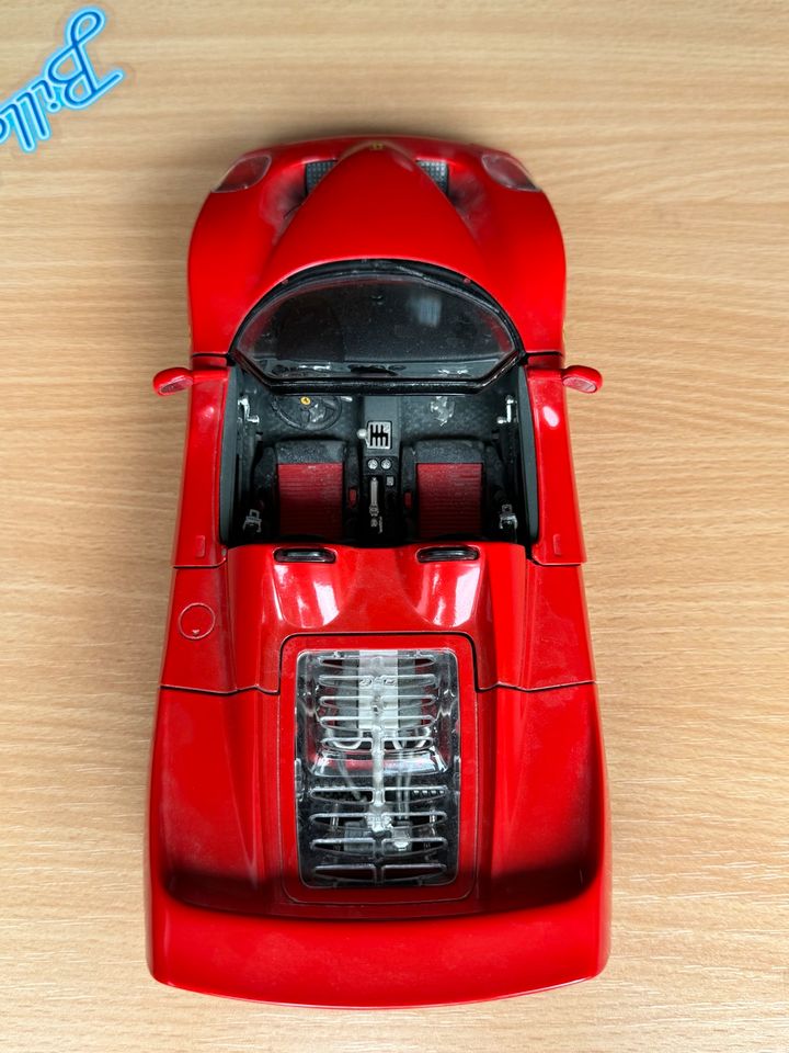 Bburago Modellauto Ferrari F50 1995 1:18 in Memmingen