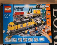 Lego City 7939 + 7937 Güterzug mit Bahnhof West - Zeilsheim Vorschau