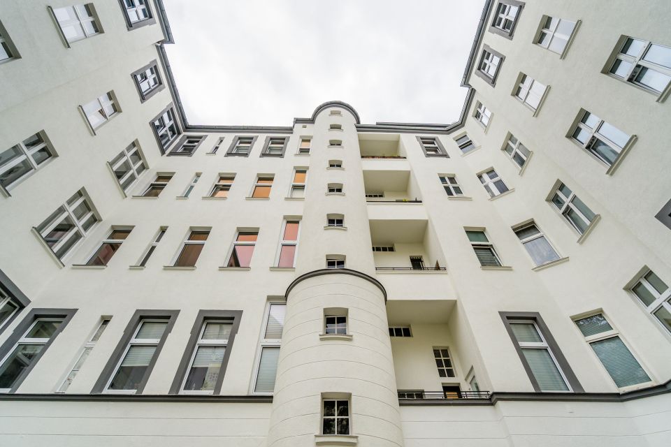 Grandiose 8-Zimmer-Altbaueinheit mit West-Balkon in Berlin