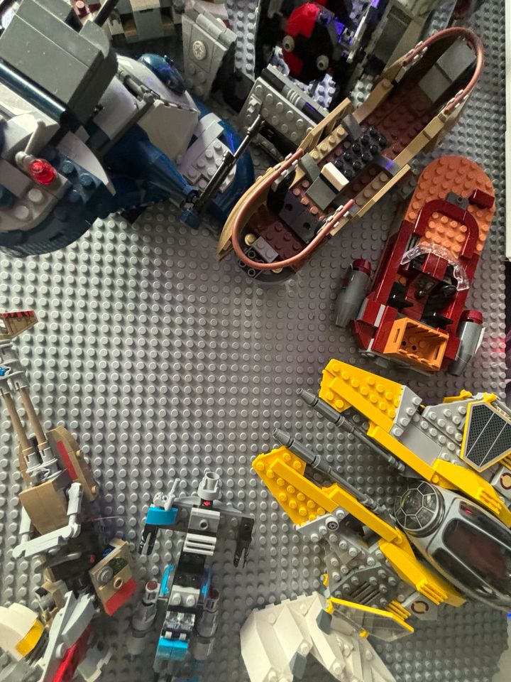 Ich biete 30 bespielte Lego  Star Wars Fahrzeuge in Strullendorf