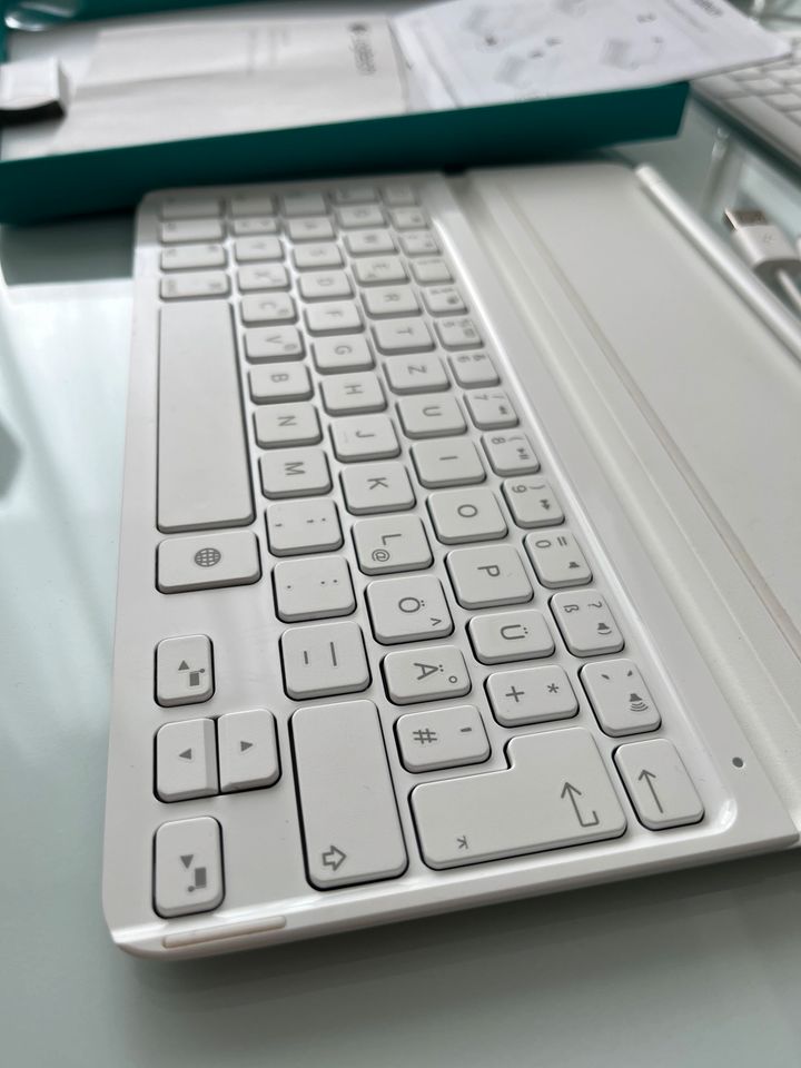 Logitech ultrathin Keyboard Cover / iPad Tastatur in Bad Lippspringe